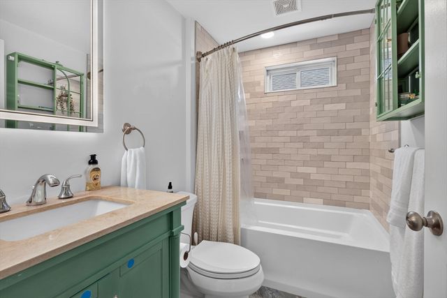 17 Rockwood Ln, Lawrence, MA 01843