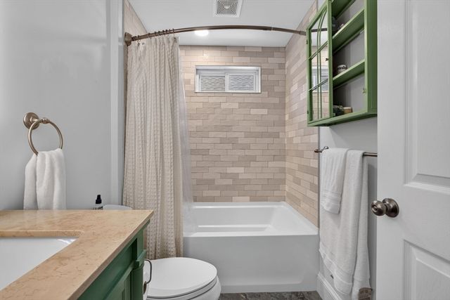 17 Rockwood Ln, Lawrence, MA 01843