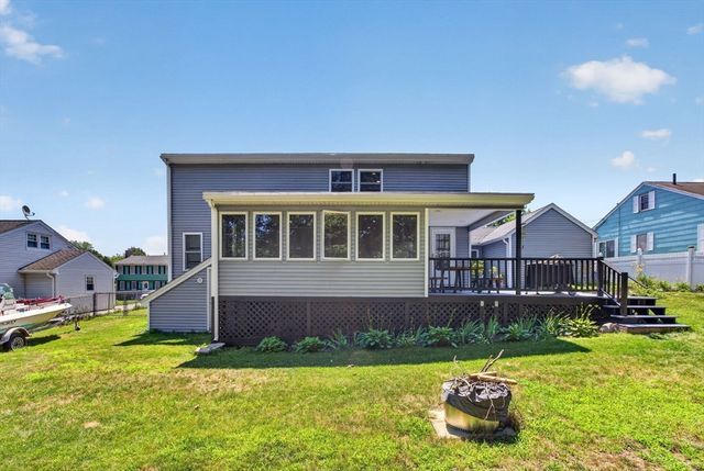 17 Rockwood Ln, Lawrence, MA 01843