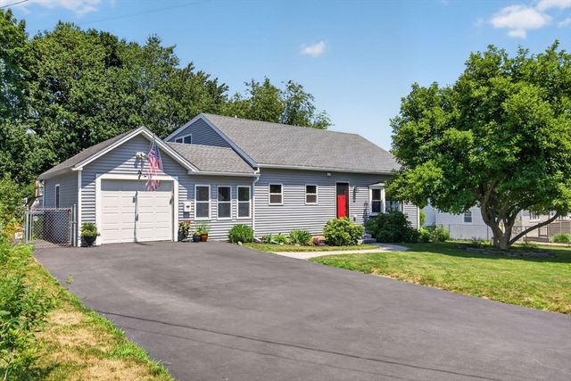 17 Rockwood Ln, Lawrence, MA 01843