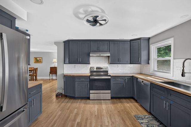 17 Rockwood Ln, Lawrence, MA 01843