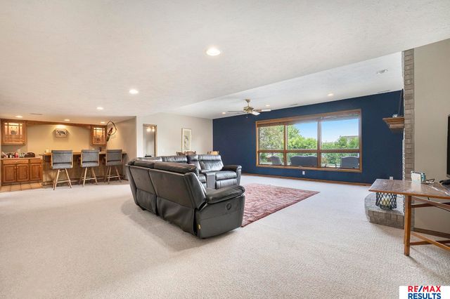 6215 N 153 Street, Omaha, NE 68116