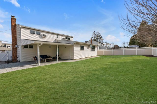 6 Birch Lane, Massapequa Park, NY 11762