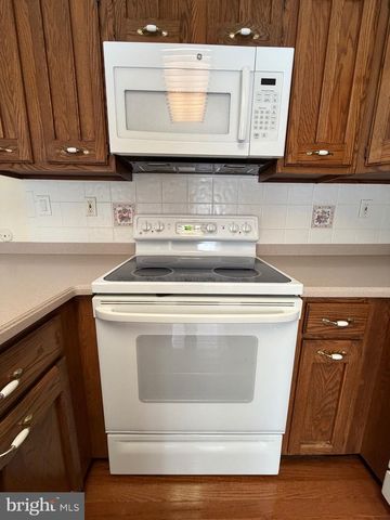 20 INDEPENDENCE PL, Newtown, PA 18940