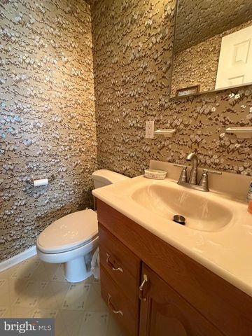 20 INDEPENDENCE PL, Newtown, PA 18940