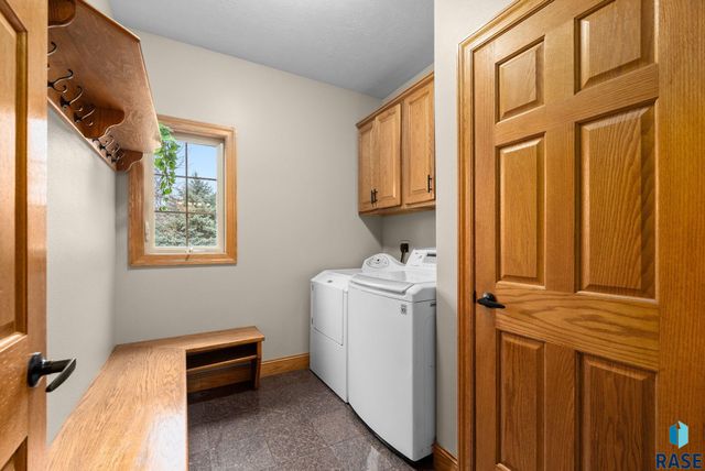 1601 S Sierra Cir Circle, Sioux Falls, SD 57110