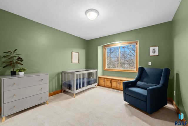 1601 S Sierra Cir Circle, Sioux Falls, SD 57110