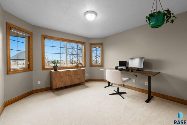 1601 S Sierra Cir Circle, Sioux Falls, SD 57110