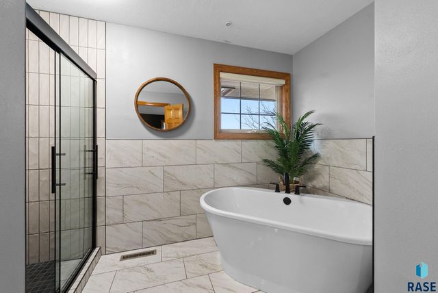 1601 S Sierra Cir Circle, Sioux Falls, SD 57110