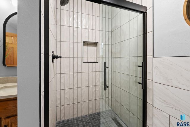 1601 S Sierra Cir Circle, Sioux Falls, SD 57110