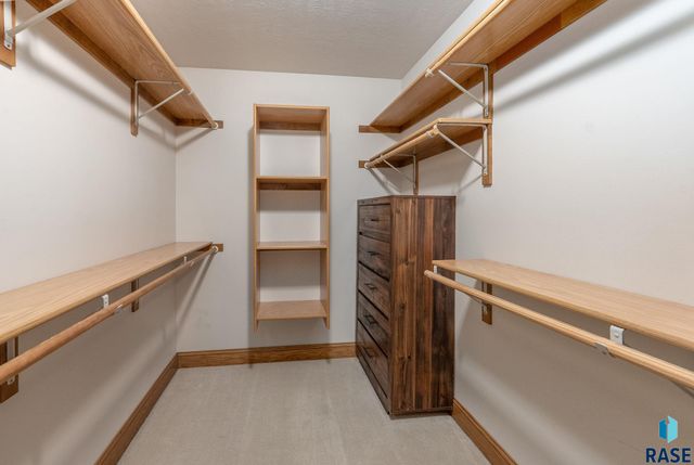 1601 S Sierra Cir Circle, Sioux Falls, SD 57110