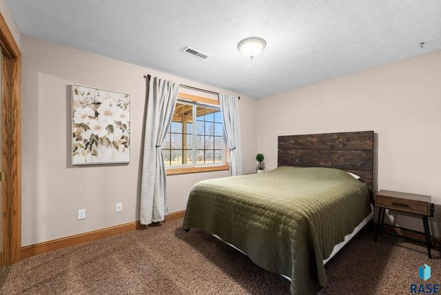 1601 S Sierra Cir Circle, Sioux Falls, SD 57110