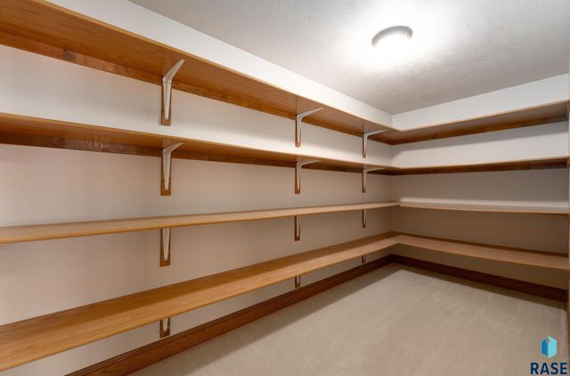 1601 S Sierra Cir Circle, Sioux Falls, SD 57110