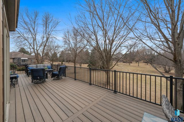 1601 S Sierra Cir Circle, Sioux Falls, SD 57110