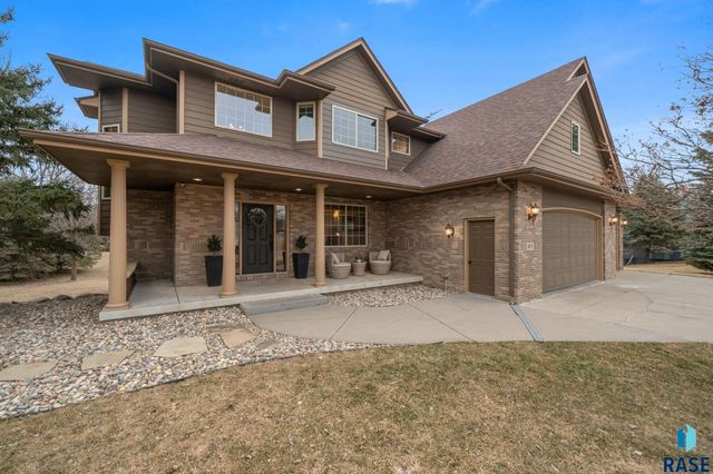 1601 S Sierra Cir Circle, Sioux Falls, SD 57110