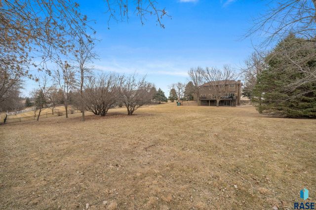 1601 S Sierra Cir Circle, Sioux Falls, SD 57110