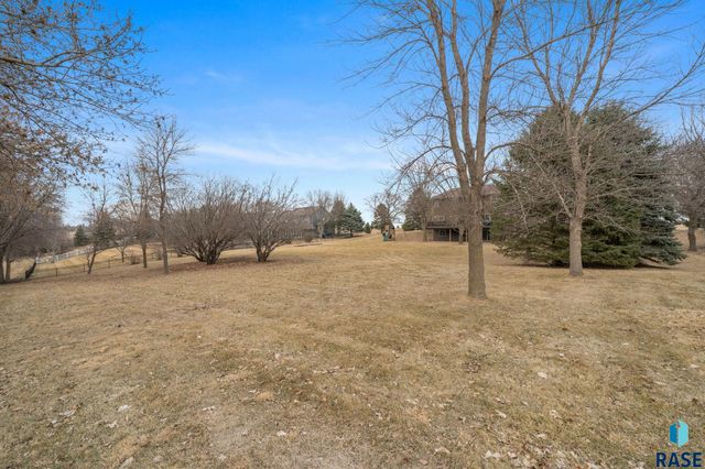 1601 S Sierra Cir Circle, Sioux Falls, SD 57110