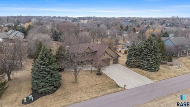 1601 S Sierra Cir Circle, Sioux Falls, SD 57110