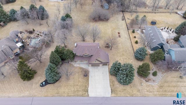 1601 S Sierra Cir Circle, Sioux Falls, SD 57110