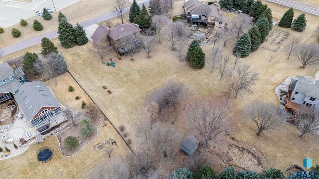 1601 S Sierra Cir Circle, Sioux Falls, SD 57110