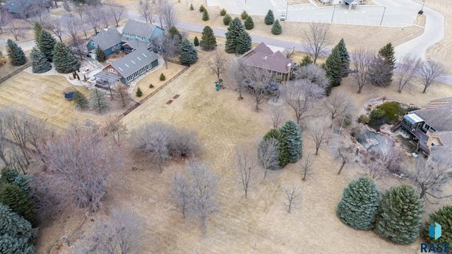1601 S Sierra Cir Circle, Sioux Falls, SD 57110