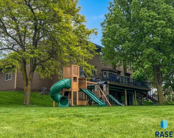 1601 S Sierra Cir Circle, Sioux Falls, SD 57110