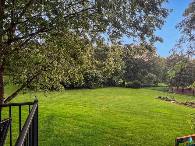 1601 S Sierra Cir Circle, Sioux Falls, SD 57110