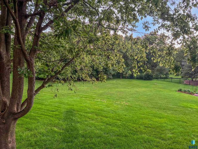 1601 S Sierra Cir Circle, Sioux Falls, SD 57110