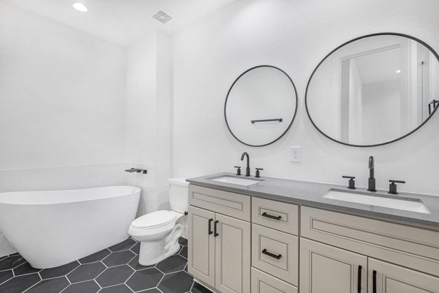 8203 Moonbeam Street B, Houston, TX 77088