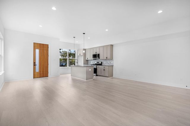 8203 Moonbeam Street B, Houston, TX 77088