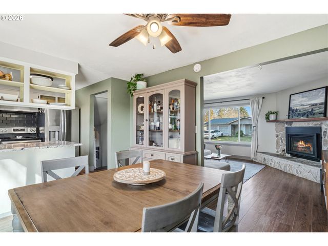 2490 Se ERMINE St, Albany, OR 97322