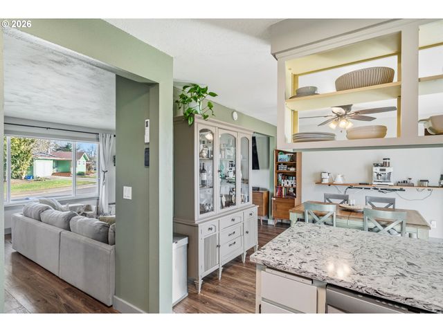 2490 Se ERMINE St, Albany, OR 97322