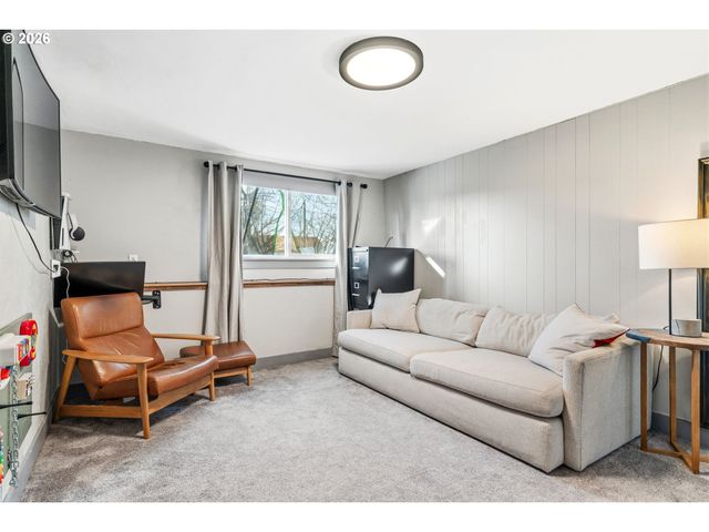 2490 Se ERMINE St, Albany, OR 97322