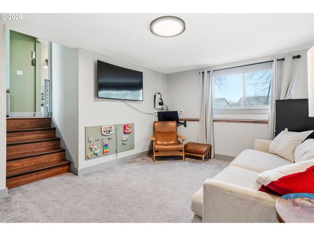 2490 Se ERMINE St, Albany, OR 97322