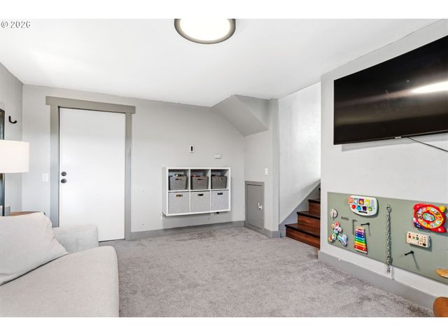 2490 Se ERMINE St, Albany, OR 97322