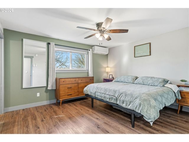 2490 Se ERMINE St, Albany, OR 97322