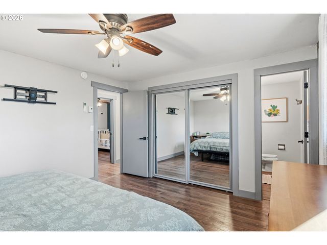 2490 Se ERMINE St, Albany, OR 97322