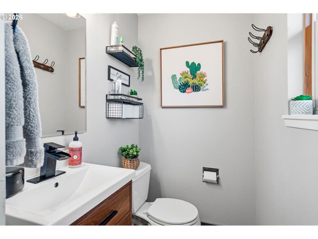 2490 Se ERMINE St, Albany, OR 97322