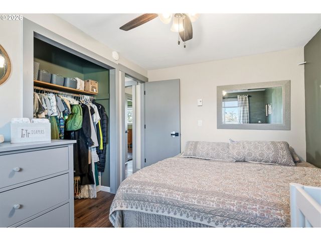 2490 Se ERMINE St, Albany, OR 97322