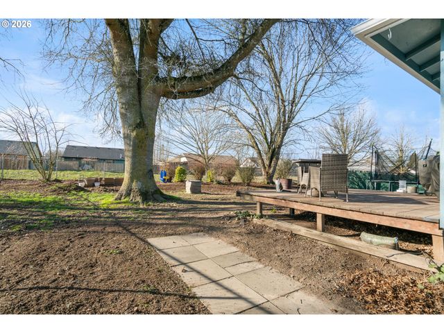 2490 Se ERMINE St, Albany, OR 97322