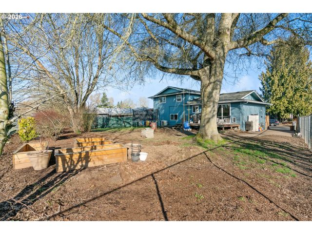 2490 Se ERMINE St, Albany, OR 97322