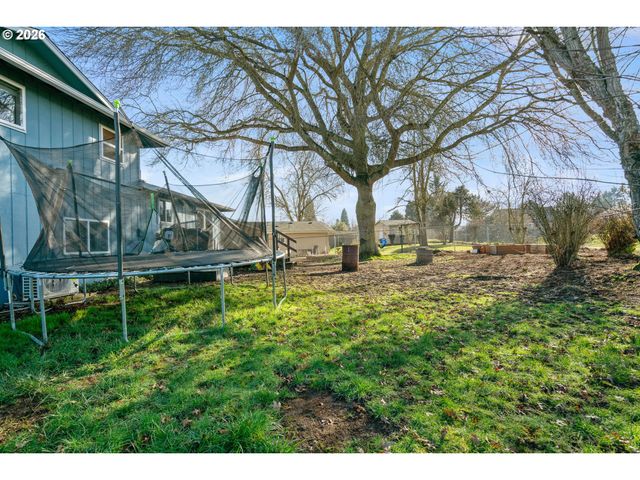 2490 Se ERMINE St, Albany, OR 97322