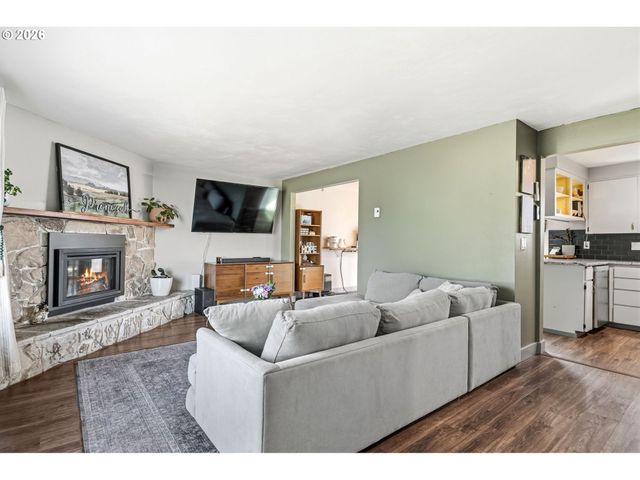 2490 Se ERMINE St, Albany, OR 97322