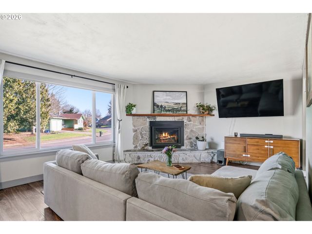 2490 Se ERMINE St, Albany, OR 97322