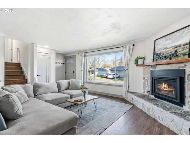 2490 Se ERMINE St, Albany, OR 97322