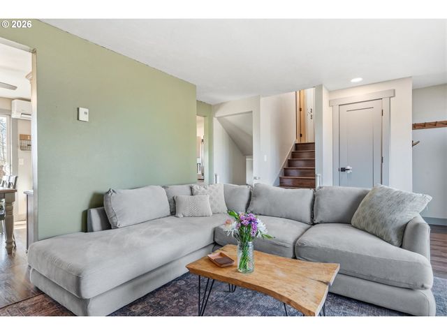 2490 Se ERMINE St, Albany, OR 97322