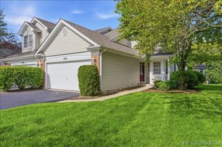 2012 WAVERLY Circle, St. Charles, IL 60174