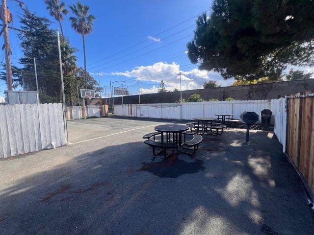 3499 E BAYSHORE Road 112, Redwood City, CA 94063