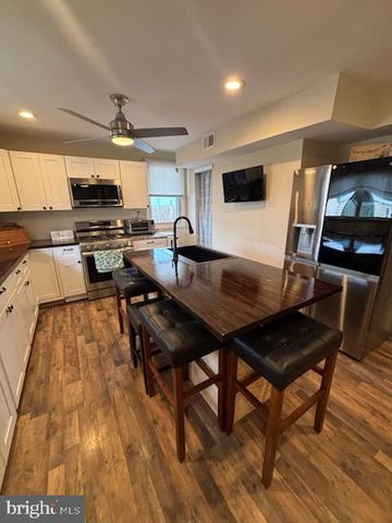 133 W GLOUCESTER PIKE, Barrington, NJ 08007