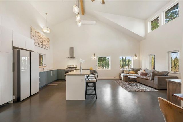 12555 Colfax Hwy, Grass Valley, CA 95945